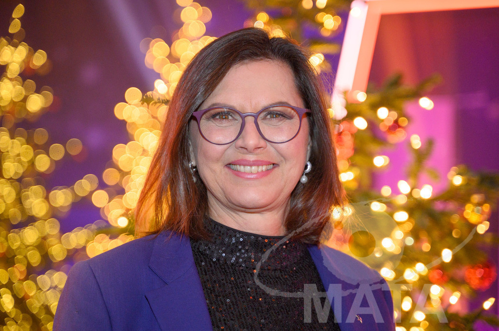 _DWA1295 | Ilse Aigner bei '30 Jahre Sternstunden-Gala 2023' in der Frankenhalle. Nürnberg, 15.12.2023 - Realisiert mit Pictrs.com