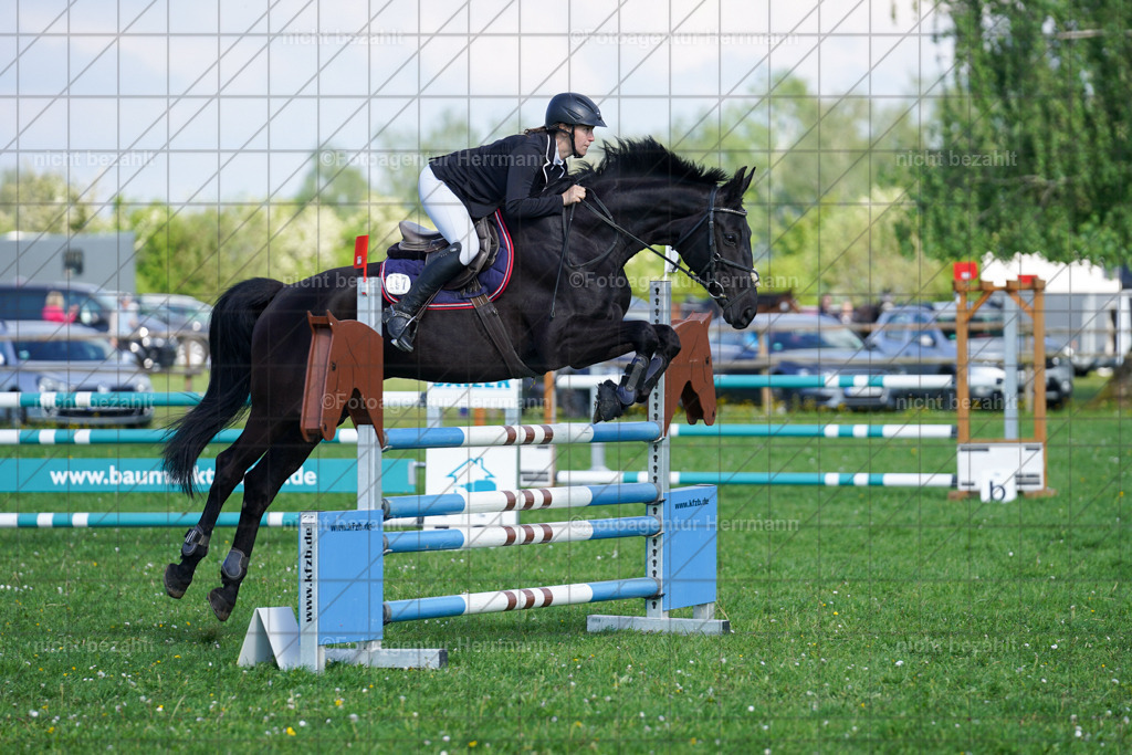 20240509-FAH02970 | Fotos von dem Turnier in Bayern, Landsberg am Lech, Reitsportbilder, Turnierfotografen Bayern, Fotoagentur Herrmann, Springreiten, Reitsportfotograf, Pferdefotograf, Turnierbilder