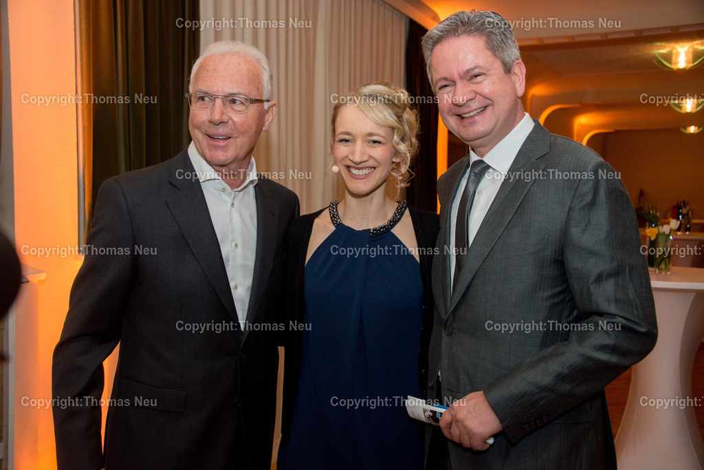 DSC_1375 | Franz Beckenbauer und der Stiftungsratsvorsitzende der Karl Kübel Stiftung Matthias Wilkes mit Moderatorin Doro Platte (bekannt vom ZDF) Bild: Thomas Neu
