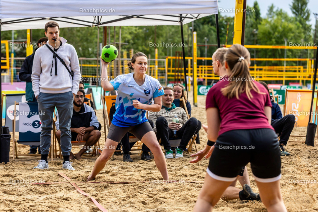2025-200080764-Strandvölkerball-WM_1 |  23.08.2025; Berlin Foto: Gerold Rebsch - www.beachpics.de