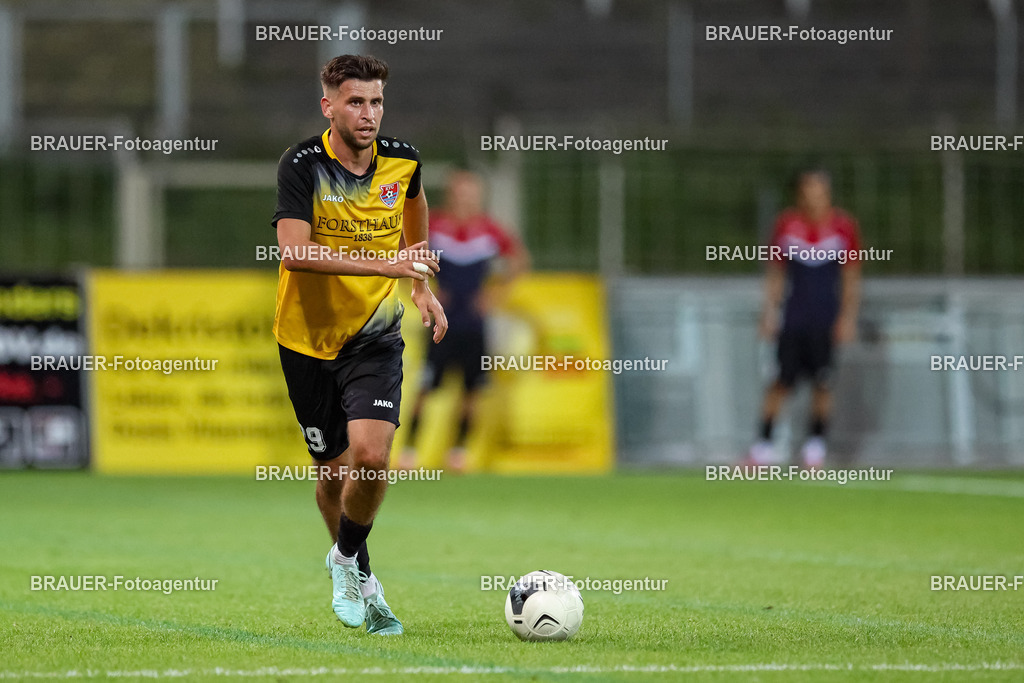 SB_KFCBAU_20250815_5610.JPG -  - KFC Uerdingen - SF Baumberg - Oberliga Niederrhein | Krefeld, Deutschland, 15.08.25: Mohammed Yasin Benslaiman Benktib (KFC Uerdingen) in Aktion, am Ball, Einzelaktion während des Oberliga Niederrhein Spiels zwischen KFC Uerdingen - SF Baumberg in der Grotenburg Stadion am 15. August 2025 in Krefeld, Deutschland. (Foto von Stefan Brauer/Brauer-Fotoagentur)