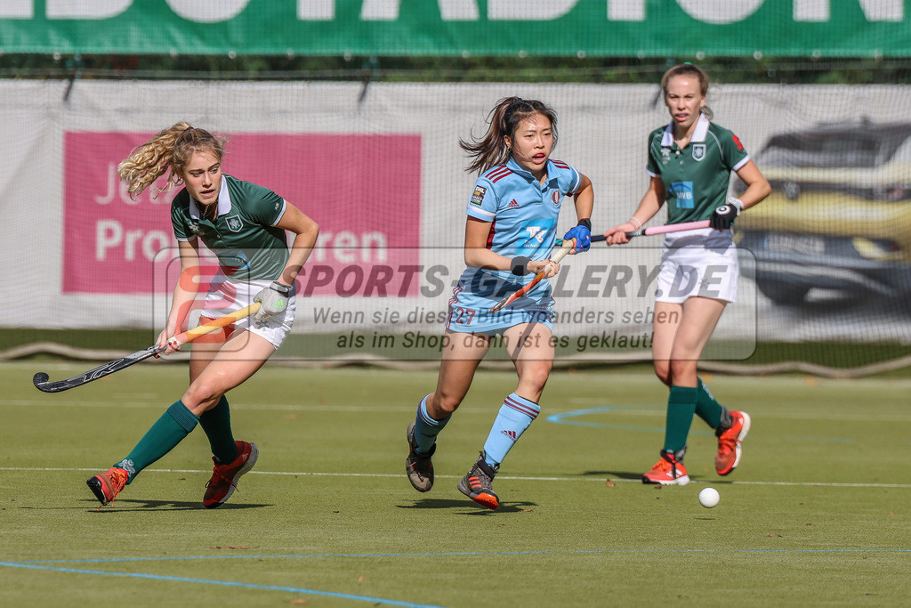 MJ_2022-10-08_Damen_HTCU-UHC-21 | Yani Zhong (UHC Hamburg #27) &amp; Nika Hansen (Uhlenhorst Mülheim #15), Uhlenhorst Mülheim - UHC Hamburg am 8.10.2022 im Waldstadion, Mülheim a. d. Ruhr