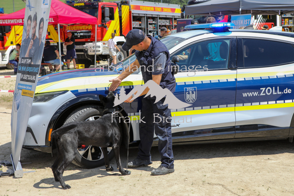 OE7A0033 | Vorführung Hundestaffel des Zoll