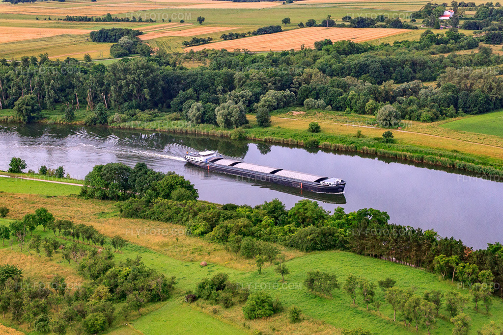 Aerial view: Cargo ship on the Moselle in Malling in the state Moselle, France. – Photo: IMG_50672.jpg taken on 06/24/2012 by Werner Riehm/FLY-FOTO.com – Resolution of the original: 4630 x 3087 px