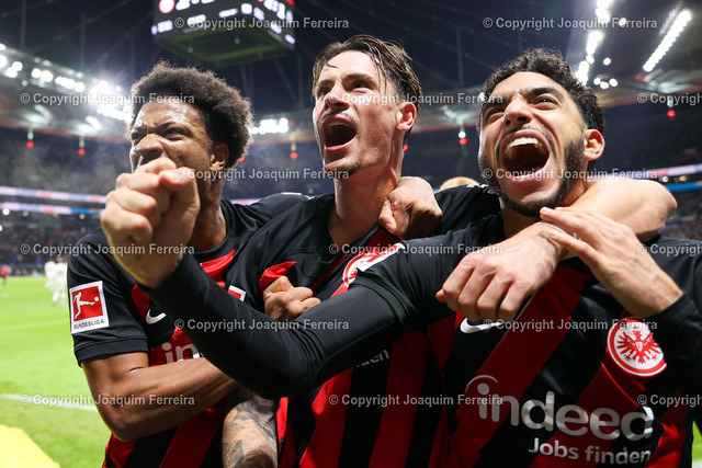 DX3_1171 | 20.12.2023 Fussball 1.Bundesliga 16.Spieltag Eintracht Frankfurt - Borussia Mönchengladbach v.l.,Jessic Ngankam (Eintracht Frankfurt), Robin Koch (Eintracht Frankfurt), Omar Marmousch (Eintracht Frankfurt),  Torjubel, Goal celebration, celebrate the goal 
 - Realisiert mit Pictrs.com