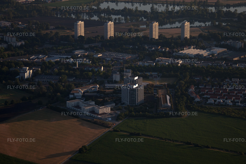 Luftbild: Ortsansicht mit BG Klinik Ludwigshafen von Süden bei Sonnenaufgang http://www.bgu-ludwigshafen.de/ im Ortsteil Oggersheim in Ludwigshafen im Bundesland Rheinland-Pfalz in Deutschland. Foto: IMG_69379.jpg vom 04.07.2014 durch Werner Riehm/FLY-FOTO.de