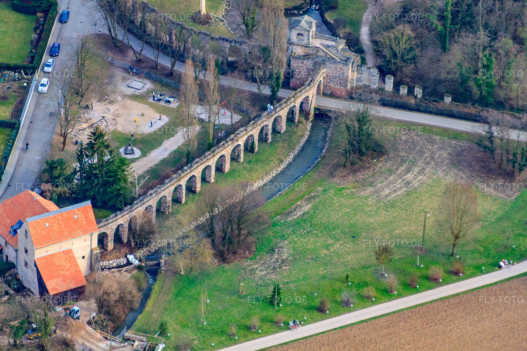 Luftbild: Römisches Wasserkastell im Schwetzinger Schloss-Park in Schwetzingen im Bundesland Baden-Württemberg in Deutschland. Foto: IMG_25086.jpg vom 18.03.2010 durch Werner Riehm/FLY-FOTO.de