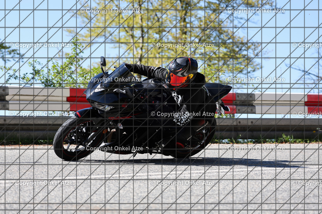 IMG_8133 | Fotograf am Kyffhäuser. Onkel Atze. Kyffhäuser Rennstrecke. Café36. Motorsportfotografie. - Realisiert mit Pictrs.com