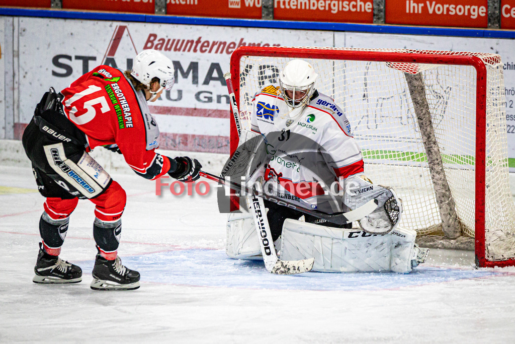 TSV Peißenberg Miners vs Legenden 20 TSV Peißenberg | TSV Peißenberg Legenden 20 Jahre Bayernliga, TSV Peißenberg Miners vs Legenden 20 TSV Peißenberg,Michael Resch (Legenden 31) in Aktion,2024-09-13 in Peißenberg (Eisstadion)Ryan MURPHY (Miners 15), Michael Resch (Legenden 31)Copyright: WolfgangxLindner