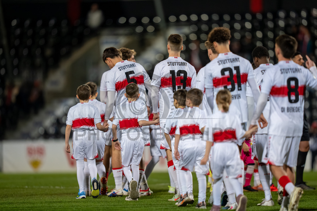 VfB Stuttgart II vs. FC Energie Cottbus, Fussball, 3.Liga, 27. Spieltag, Saison 2025/2026, 03.03.2026 | VfB2 beim Einlaufen,VfB Stuttgart II vs. FC Energie Cottbus, Fussball, 3.Liga, 27. Spieltag, Saison 2025/2026, 03.03.2026Foto: photosbyphips/Philip Ziegler