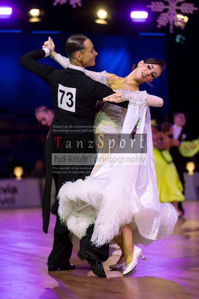 20241215_WDSF_Int_Open_Std-Riga-9498 | Tanzsportbilder, Standardtanz, Lateintanz, WDSF, DTV, LTVB, dancecomp, goc, hessen tanzt, blaues band der spree, walzer, tango, wiener walzer, slowfox, quickstepp, samba, rumba, cha-cha-cha, paso doble. jive, hd-kroft photography, turniertanzsport