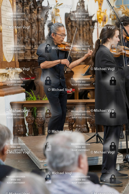 TAM25_K.10__Michael-Vogl_010_6109 | Tage Alter Musik Regensburg K.10 Basilika Unserer Lieben Frau zur Alten Kapelle The Beggar’s Ensemble (Frankreich) Elite de bons mots Meister des französischen Barocks Rameau – Royer – Boismortier – Leclair Augustin Lusson Solovioline, Leitung Foto: Michael Vogl
