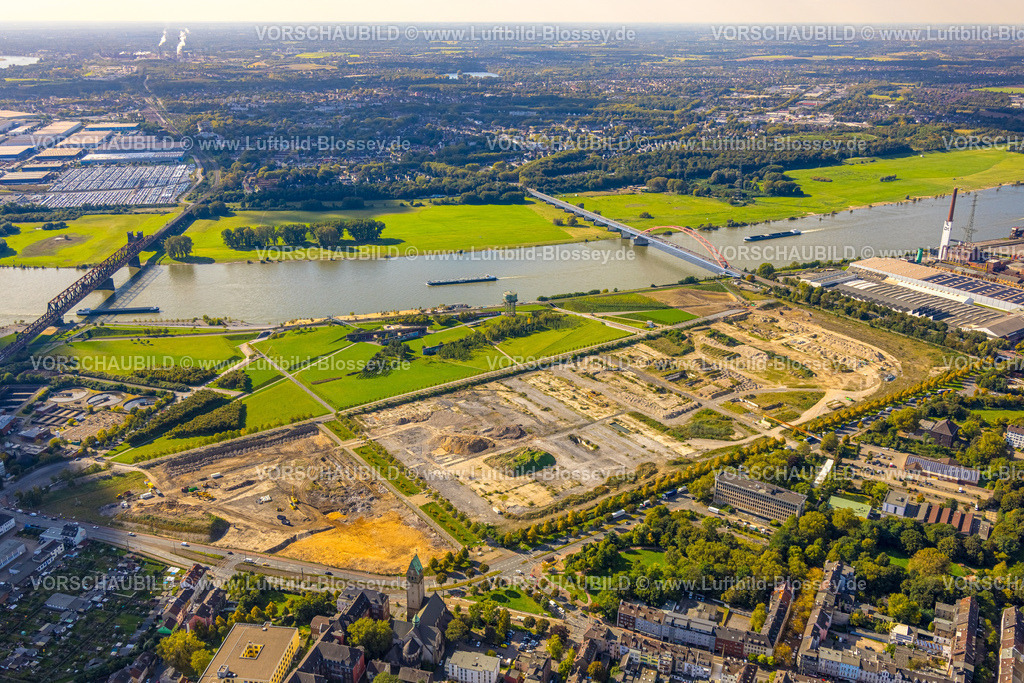 Duisburg241003405 | Luftbild, Baustelle Rheinpark Duisburg am Fluss Rhein und geplante Wohnanlage RheinOrt Hochfeld, Brücke der Solidarität und Hochfelder Eisenbahnbrücke über den Fluss Rhein, künftiges IGA-Gelände, Hochfeld, Duisburg, Ruhrgebiet, Nordrhein-Westfalen, Deutschland