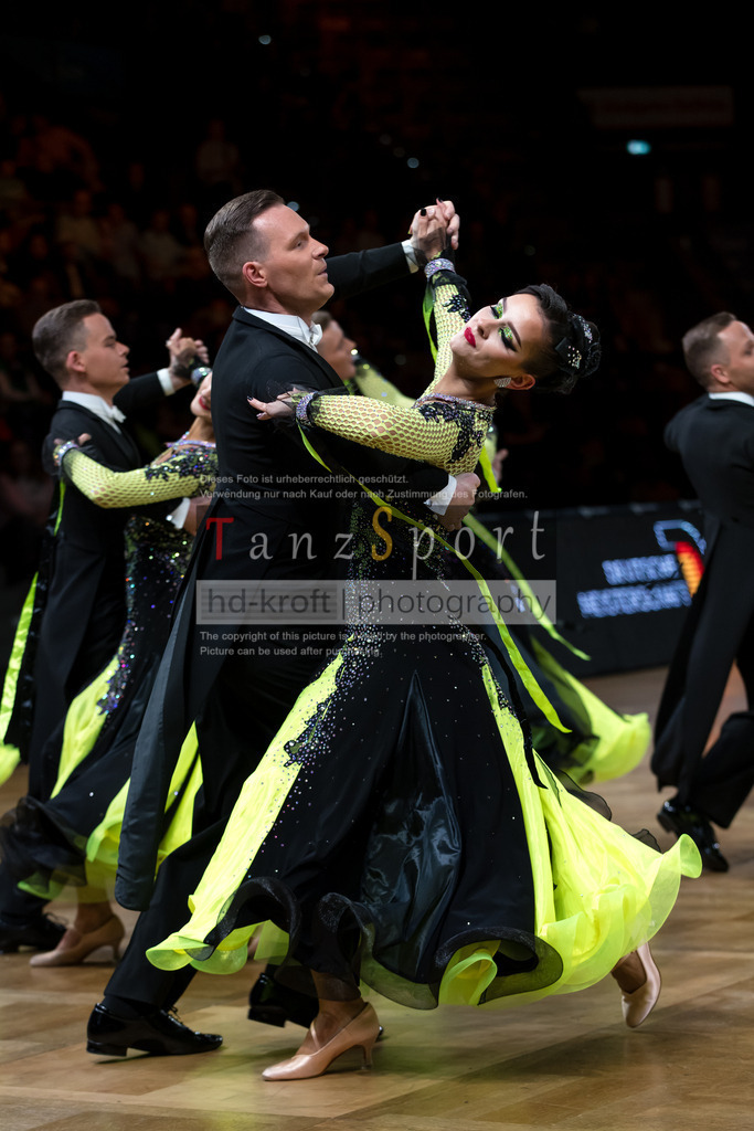 20241109_DM-Formationen_Vorrunde_3282 | Tanzsportbilder, Standardtanz, Lateintanz, WDSF, DTV, LTVB, dancecomp, goc, hessen tanzt, blaues band der spree, walzer, tango, wiener walzer, slowfox, quickstepp, samba, rumba, cha-cha-cha, paso doble. jive, hd-kroft photography, turniertanzsport