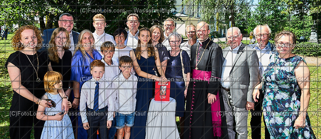 ALP1394_PfarrFirmung Wieselburg_Firmling-PateIn_Familie | (C)FotoLois.com, Alois Spandl, Firmung in der Pfarrkirche Wieselburg mit Generalvikar Dr. Christoph Weiss, Dechant Pfarrer Daniel Kostrzycki und Monignore Franz Dammerer, Sa 15. Juni 2024.