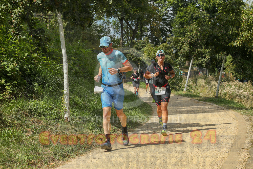 250824_1412_EX1_5360 | Sportfotografie im Rhein-Sieg Kreis, Köln, Bonn, NRW, Rheinland Pfalz, Hessen, etc. Unser Tätigkeitsfeld umfasst den Laufsport vom Volkslauf über den Marathon, Duathlon, Triathon bis zum Ultralauf wie Kölnpfad Ultra oder Schindertrail.