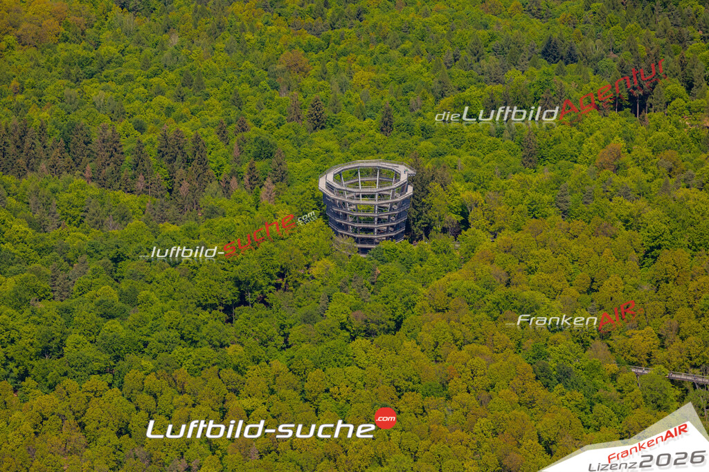 Die Luftbildaufnahme Baumwipfelpfad - Steigerwald wurde 2019 mittels Flugzeug (keine Drohne) erstellt. Perfekte Schärfe und Druck- Ergebnisse- Garantiert!
