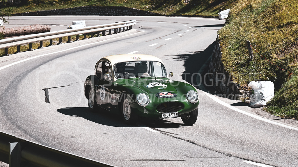 19. Arosa ClassicCar 2023 - 1. September 2023 | 19. Arosa ClassicCar 2023
Arosa, Schweiz
Wartenweiler Hansueli aus Widen mit der Startnummer 615 in einem Ford RochedaleGT Saloon, Jahrgang 1970, in der Klasse Demonstration.
@arosaclassiccar, @arosa.official, #arosaclassiccar, #arosa, #76curves, #classiccar
Bild: Sportfotografie Markus Aeschimann | www.markus-aeschimann.ch - Realisiert mit Pictrs.com