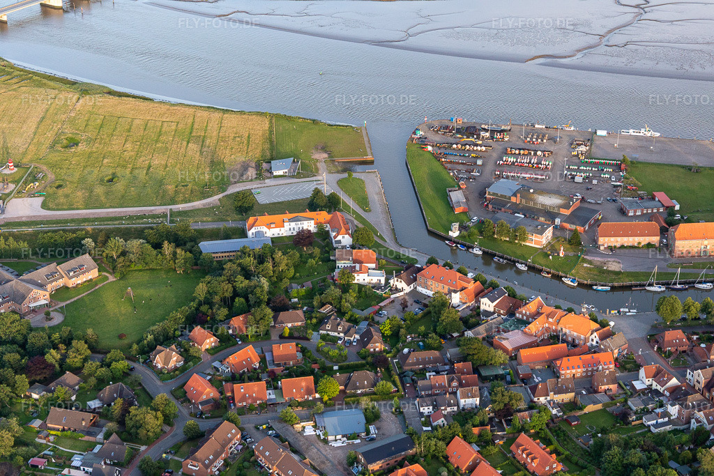Luftbild: Wasserstraßen- und Schiffartsamt in Tönning im Bundesland Schleswig-Holstein in Deutschland. Foto: IMG_007868.jpg vom 08.07.2020 durch Werner Riehm/FLY-FOTO.de