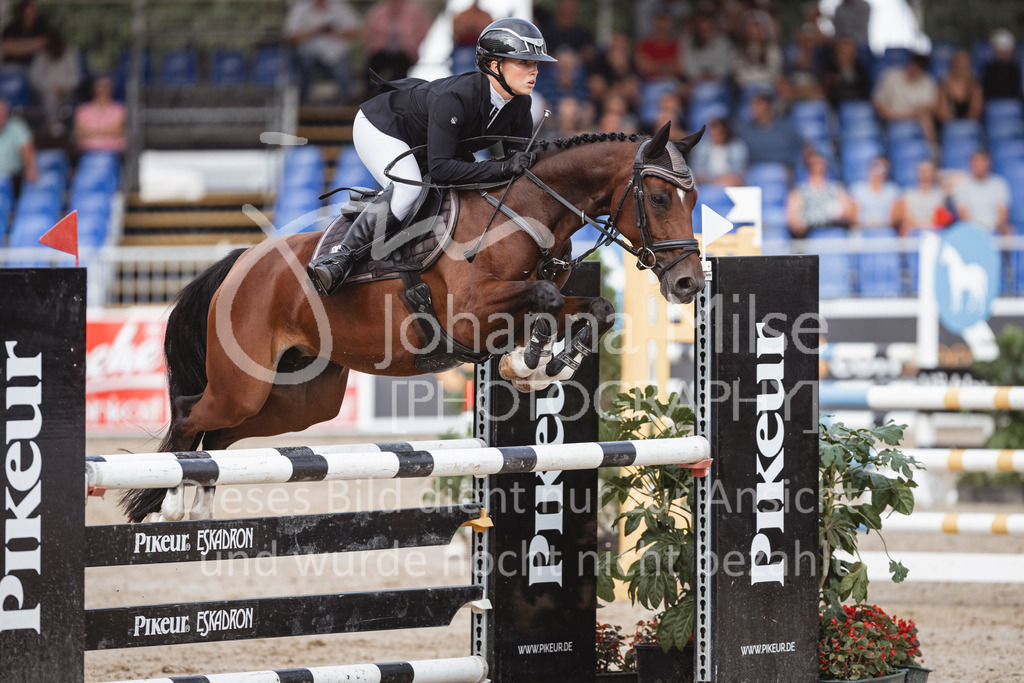 240906_BuCha_Pony-L-6j-267 | Deine schönsten Turniermomente als professionelle Fotos! Entdecke hochwertige Pferdesport-Fotografie im Online-Shop. Jetzt Fotos finden & bestellen!