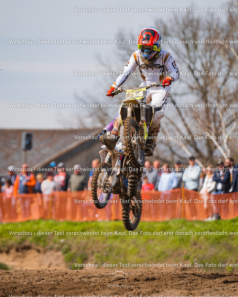 04_13_Bensdorf_85-2038 | Sportfotografin aus Berlin-Brandenburg mit Fokus auf Motocross. Ich halte deine sportliche Leistung und echte Emotionen auf und neben der Strecke professionell fest. Entdecke die Fotos von deinem Rennen und bestelle sie direkt hier im Shop.