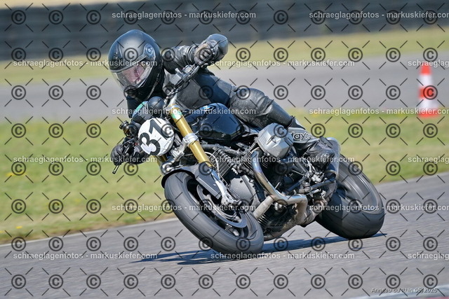 26BT01-1889 | 031 - Realisiert mit Pictrs.com