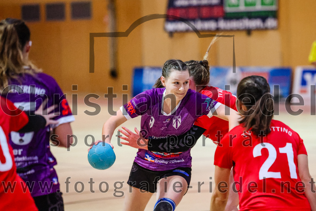 2023-11-04_013_SpVgg_Altenerding_gegen_TV_Altoetting | Erding, Deutschland, 04.11.2023:
Handball, Bezirksoberliga Frauen Altbayern 2023 / 2024, 6. Spieltag, SpVgg Altenerding gegen TV Altötting, Endergebnis: 28:26

Julia Kranich (SpVgg Altenerding, #9)

Foto: Christian Riedel / fotografie-riedel.net