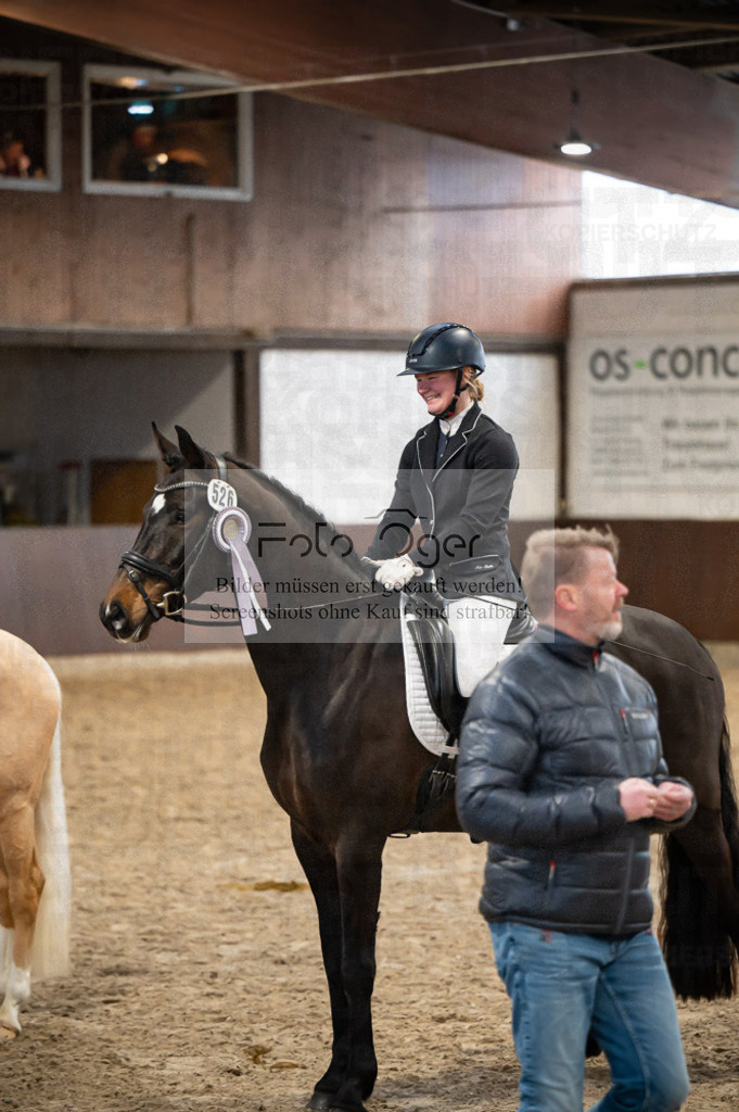 Hallenreittunier Voxtrup 2023 | Entdecke hochwertige Reitturnierfotos von Foto Oger. Professionell, emotional und authentisch – jetzt Lieblingsmomente im Shop bestellen.Deutschlandweite Turnierfotografie. - Realisiert mit Pictrs.com