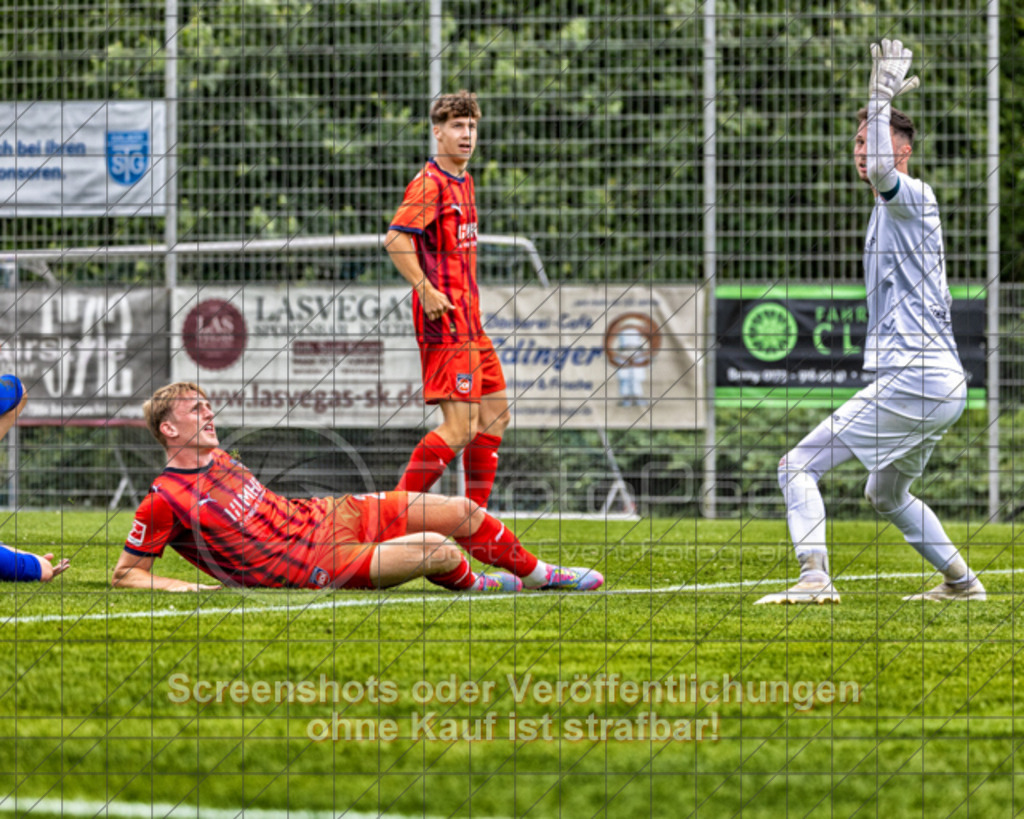 20250706_160628_1325-Bearbeitet-2 | #,TSG Salach (blau) vs. 1.FC Heidenheim (rot), Fußball, Freundschaftsspiel - WfV, Saison 2025/2026, Rasensportplatz, Staufenecker Str. 41, 73084 Salach, 06.07.2025 - 15:30 Uhr,Foto: PhotoPeet-Sportfotografie/Peter Harich