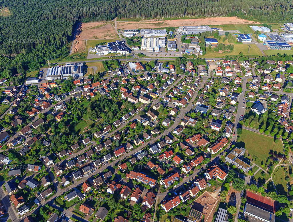 Luftbild: Ortsansicht aus Osten in Mönchweiler im Bundesland Baden-Württemberg in Deutschland. Foto: IMG_149217.jpg vom 29.06.2025 durch Werner Riehm/FLY-FOTO.de