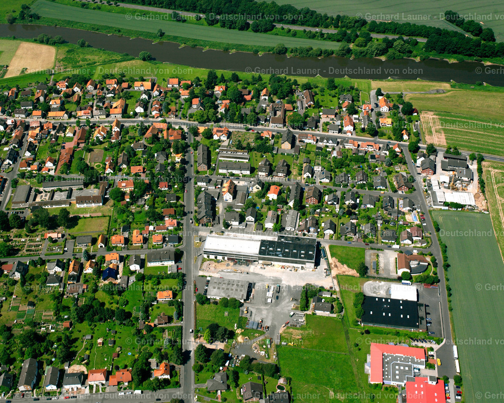 2508134 | GIMTE 01.05.2005 Wohngebiet - Mischbebauung der Mehr- und Einfamilienhaussiedlung  in Gimte im Bundesland Niedersachsen, Deutschland // Residential area - mixed development of a multi-family housing estate and single-family housing estate  in Gimte in the state Lower Saxony, Germany Foto: Gerhard Launer