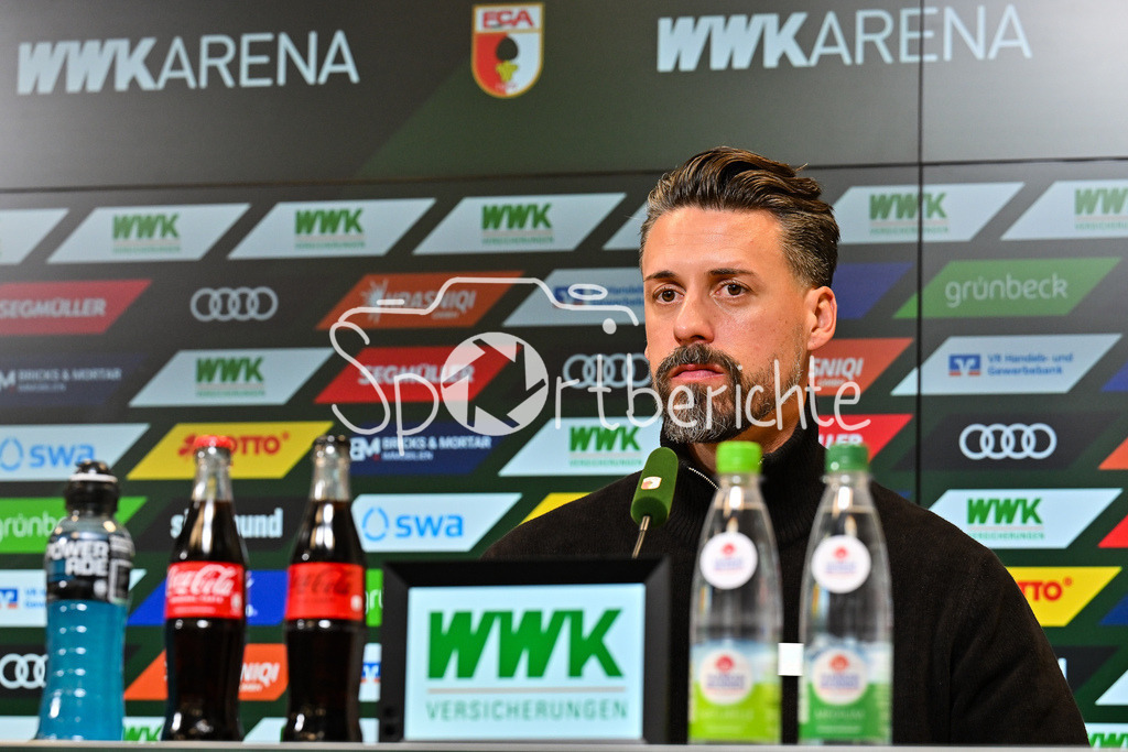 FC Augsburg - Borussia Dortmund | AUGSBURG, GERMANY - Sandro WAGNER headcoach FC Augsburg at the pressconference after the bundesliga match between FC Augsburg vs. Borussia Dortmund on matchday 9 at WWK Arena on October 31, 2025 in Augsburg, Germany / DFL REGULATIONS PROHIBIT ANY USE OF PHOTOGRAPHS AS IMAGE SEQUENCES AND/OR QUASI-VIDEO