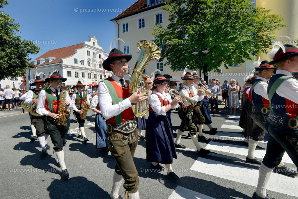 news-2022-Juli17-Musikumzug-Reutte-WTV_3611-Pinswang | Info aus dem Bezirk Reutte/Ausserfern Tirol sowie eine umfangreiche Bilddatenbank über die gesamte Region: Lechtal, Talkessel Reutte, Tannheimertal, Zwischentoren. Lech, Plansee, Zugspitze, Grenztunnel, B179, Fernpassstraße, Verkehr, Lawinen, Tradition, - Realisiert mit Pictrs.com