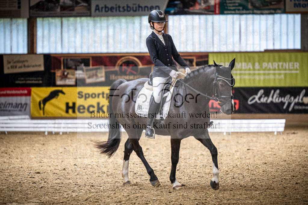 DOS_1869 | Entdecke hochwertige Reitturnierfotos von Foto Oger. Professionell, emotional und authentisch – jetzt Lieblingsmomente im Shop bestellen.Deutschlandweite Turnierfotografie. - Realisiert mit Pictrs.com