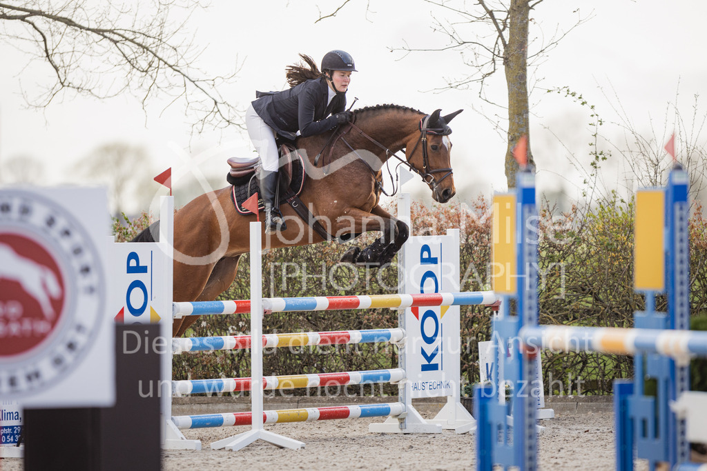 230426_HofSosath_SprPf-L-g-710 | Deine schönsten Turniermomente als professionelle Fotos! Entdecke hochwertige Pferdesport-Fotografie im Online-Shop. Jetzt Fotos finden & bestellen!