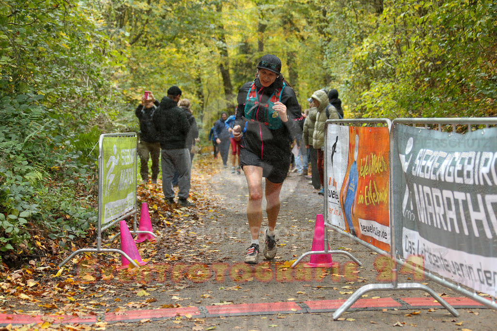 251026_1335_EX1_3715 | Sportfotografie im Rhein-Sieg Kreis, Köln, Bonn, NRW, Rheinland Pfalz, Hessen, etc. Unser Tätigkeitsfeld umfasst den Laufsport vom Volkslauf über den Marathon, Duathlon, Triathon bis zum Ultralauf wie Kölnpfad Ultra oder Schindertrail.