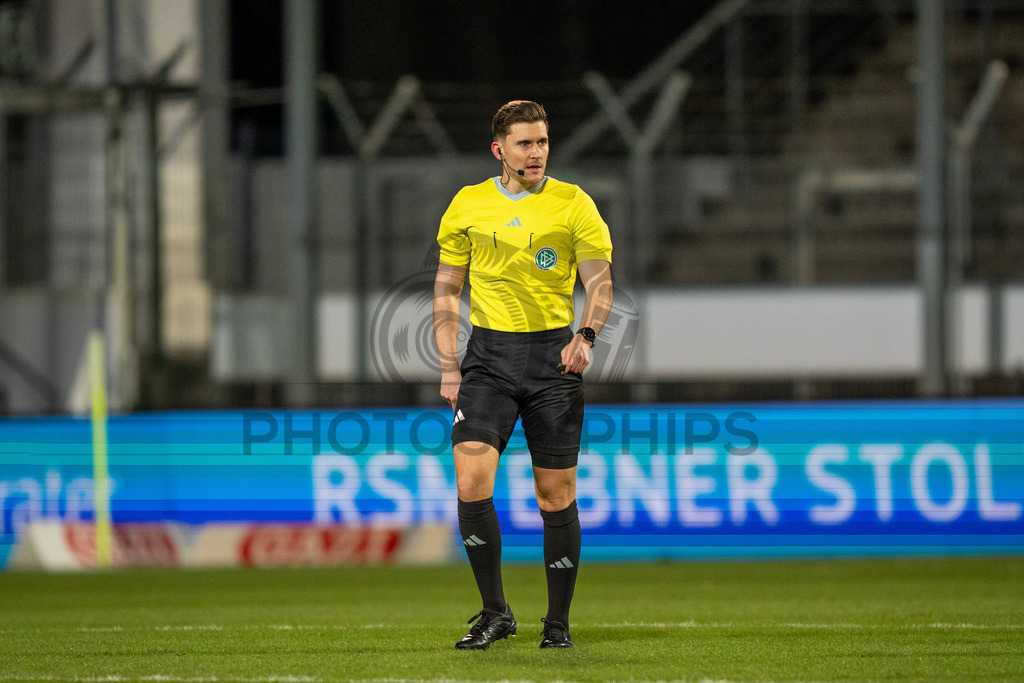 SV Stuttgarter Kickers vs. SGV Freiberg, Fussball, WFV-Pokal, Viertelfinale, 17.03.2026 | Schiedsrichter Felix Prigan,SV Stuttgarter Kickers vs. SGV Freiberg, Fussball, WFV-Pokal, Viertelfinale, 17.03.2026Foto: photosbyphips/Philip Ziegler