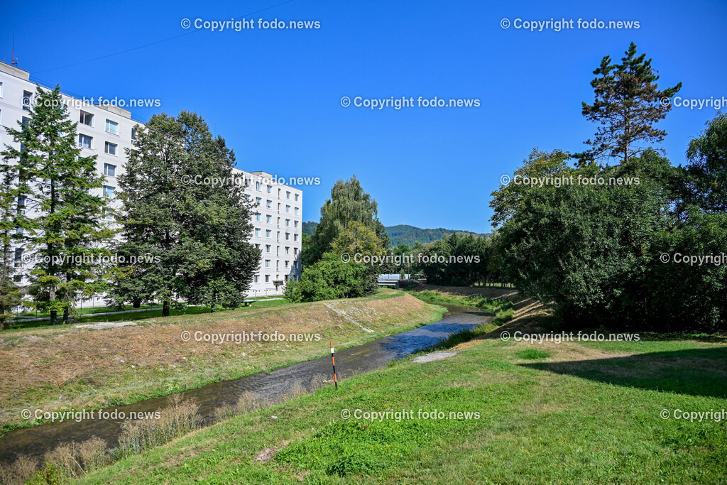 Slowakei_ Trenciansky kraj_ Povazska Bystrica_ 26.08.2024-56 | 26.08.2024, Slowakei, SVK, Trenciansky kraj, Povazska Bystrica, im Bild Stadt in der Nordwestslowakei, Stadtansichten, Gebaeude, Architektur, Turm, Bruecke, Bahnhof, Zentrum, Prior, Kaufhaus, Park, Strassen, Haeuser, Infrastruktur, kommunistische Symbolik, Denkmaeler, Kultur