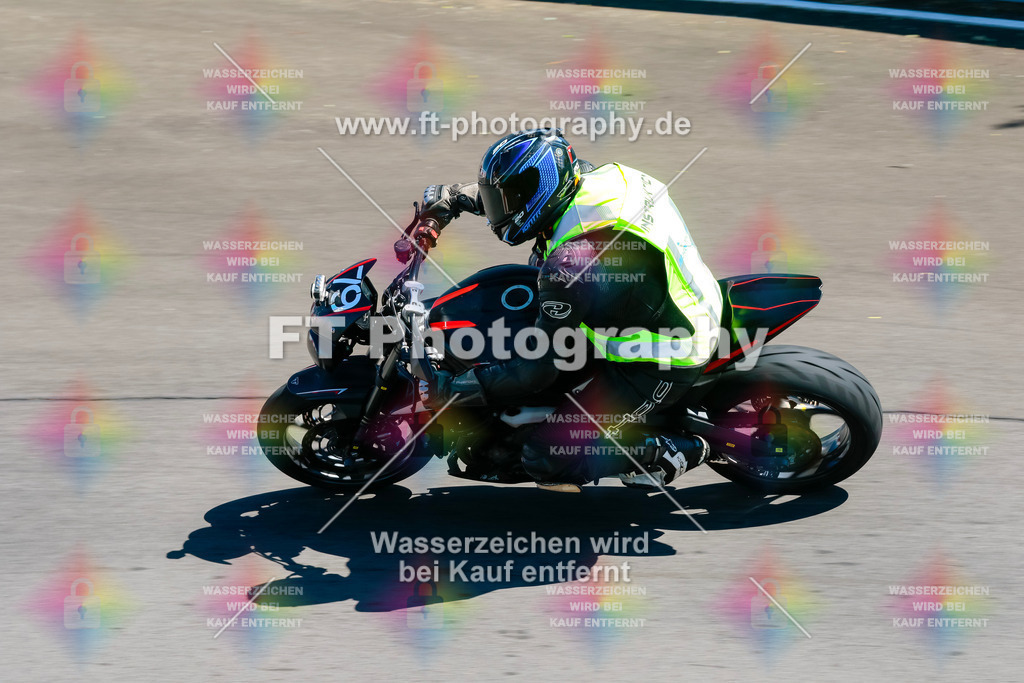 Moto-TeamOBK-21929 | Hier findet Ihr Bilder von Touristenfahrten auf der Nürburgring Nordschleife oder von anderen Veranstaltungen die ich besucht habe. Viel Spass beim Durch Schauen 