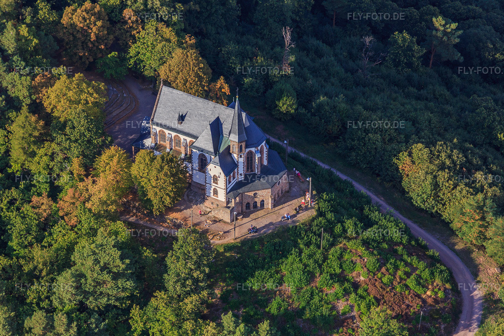 Luftbild: St. Anna Kapelle in Burrweiler im Bundesland Rheinland-Pfalz in Deutschland. Foto: IMG_111768.jpg vom 16.09.2018 durch Werner Riehm/FLY-FOTO.de