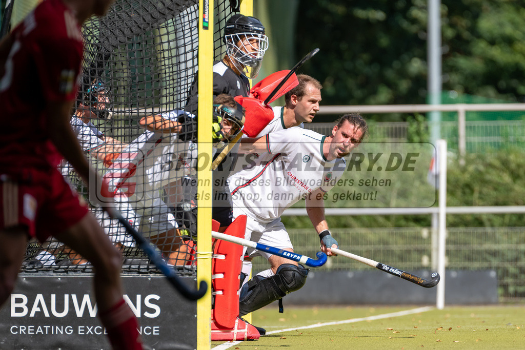 HK_20240907_105374 | 1. Bundesliga Herren RW Köln - Crefelder HTC am 7.9.2024 RW Köln, Köln , Kossol Timo ( Crefelder HTC #3 ) , Joshua Onyekwue Nnaji Torwart ( Crefelder HTC #29 ) , Linus Michler ( Crefelder HTC #7 )