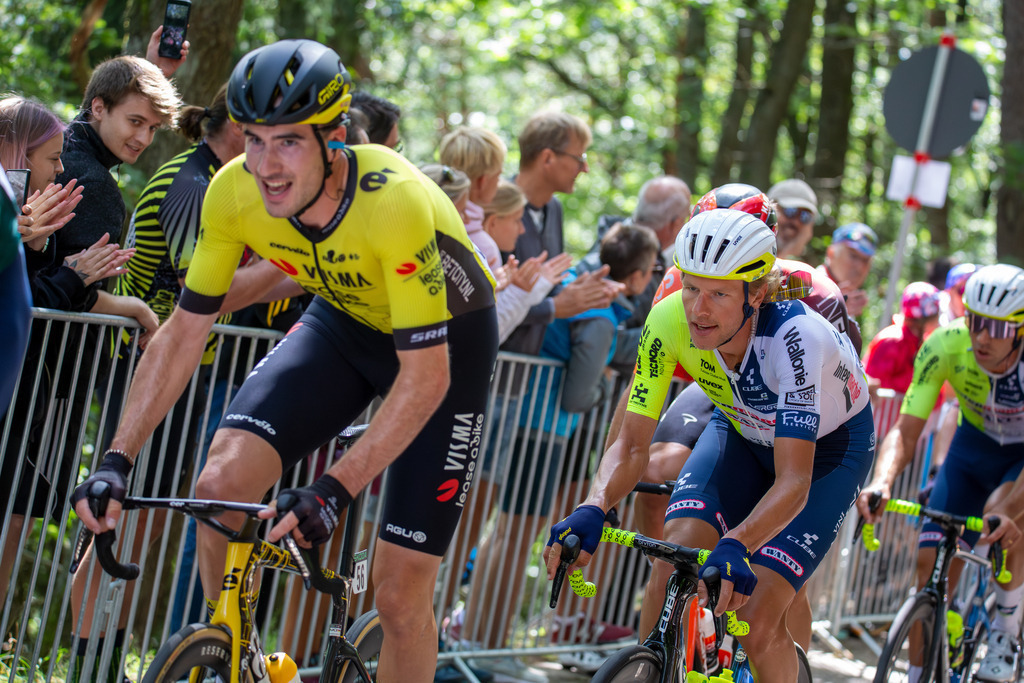 Lidl Deutschland Tour 2024 (Radsport), 4. Etappe und letzte Etappe Von Annweiler am Trifels nach Saarbrücken (182,7 KM). Bild: Ankunft an der Kalmit, dem höchsten Berg im Pfälzerwald | Lidl Deutschland Tour 2024 (Radsport), 4. Etappe und letzte Etappe Von Annweiler am Trifels nach Saarbrücken (182,7 KM). Bild: Ankunft an der Kalmit, dem höchsten Berg im Pfälzerwald - Realisiert mit Pictrs.com
