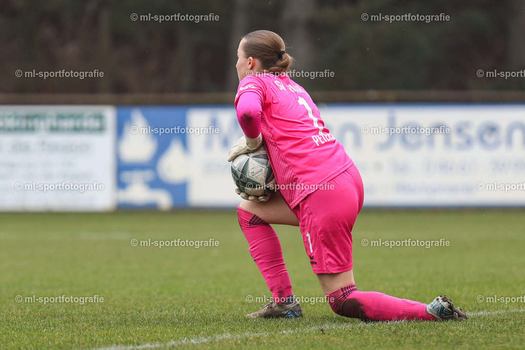Fußball I Frauen I Saison 2025/2026 I Oberliga Schleswig-Holstein I 12. Spieltag I SV Frisia 03 Risum-Lindholm - Eichholzer SV | ml-sportfotografie - Realisiert mit Pictrs.com