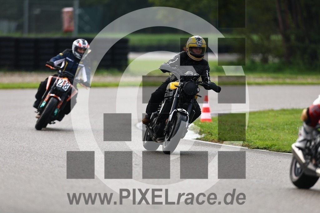 0031-20250927_00527 | Schöne Erinnerungen an spannende Momente - das festzuhalten ist unser Job. PIXELrace.de ist seit 2003 auf den Rennstrecken Europas unterwegs um die Action draußen beim Fahren und die wunderbare Stimmung imm Fahrerlager für euch einzufangen.