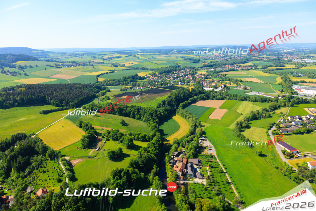 Die Luftaufnahme Neuses - Kronach wurde vom UL-Flugzeug (keine Drohne) aus fotografiert.Hohe Druck- Auflösung-die Geschenkidee!
