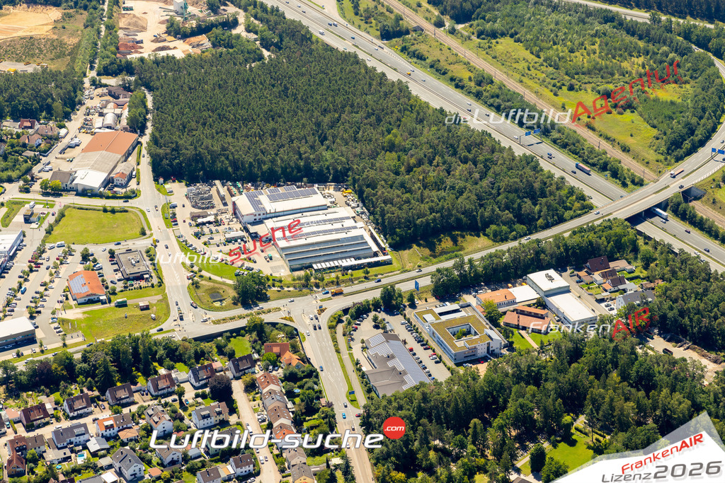 Das Luftbild zeigt : Gewerbe Feucht - Die Luftaufnahme wurde 2023 vom UL-Flugzeug aus erstellt ( keine Drohne ) - Hochauflösende Luftaufnahme - Für grossformatige Ausdrucke geeignet. Die Geschenkidee !Mit Lizenz und Bildrechte bestellbar