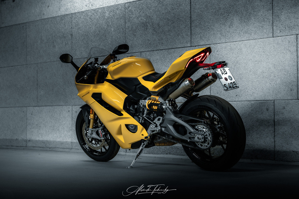 Ducati Panigake V2S | Entdecken Sie die faszinierende Welt von Alexander Tschuncky Arts: Kreative Fotografie, atemberaubende Automobilkunst und hochwertiger Bilderdruck. Lassen Sie sich inspirieren! - Realisiert mit Pictrs.com
