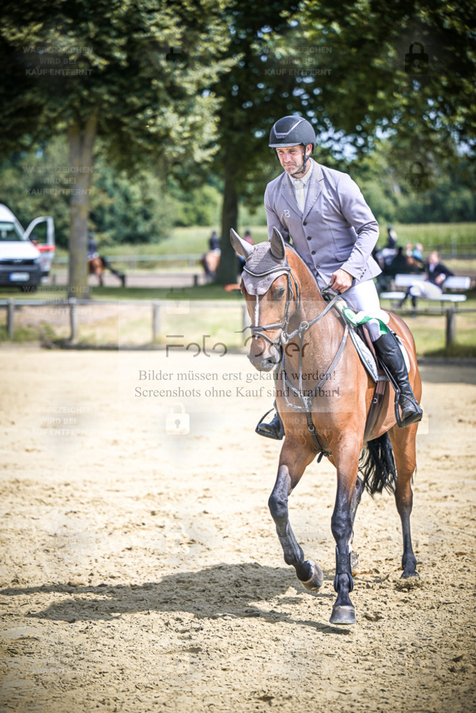 DOS_8515 | Entdecke hochwertige Reitturnierfotos von Foto Oger. Professionell, emotional und authentisch – jetzt Lieblingsmomente im Shop bestellen. - Realisiert mit Pictrs.com