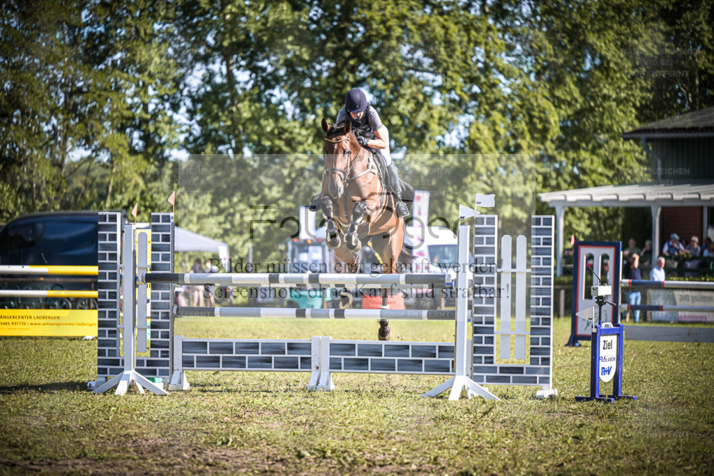 DOS_1068 | Entdecke hochwertige Reitturnierfotos von Foto Oger. Professionell, emotional und authentisch – jetzt Lieblingsmomente im Shop bestellen. - Realisiert mit Pictrs.com