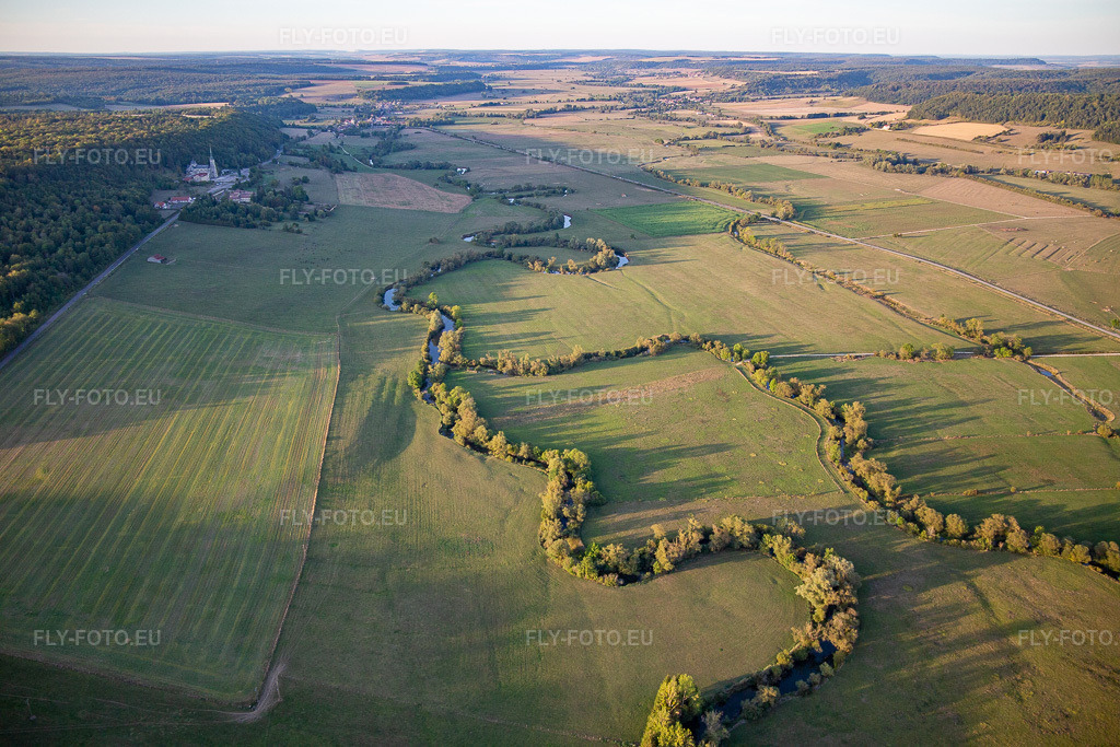 Vue aérienne: La Meuse à Coussey dans le département Vosges, France. Photo: IMG_118331.jpg prise le 15/09/2019 par Werner Riehm/FLY-FOTO.eu – Résolution de l'original: 5472 x 3648 px